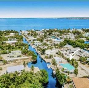 Bayside Key Largo Canal Home with Dock/ Jacuzzi/ Pool. ( Lift not include)